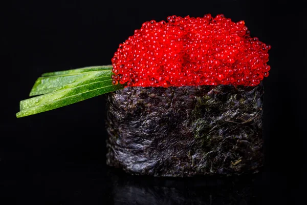 Roll Tobiko Caviar Rice Nori Philadelphia Cheese Black Mirror Background — Stok fotoğraf