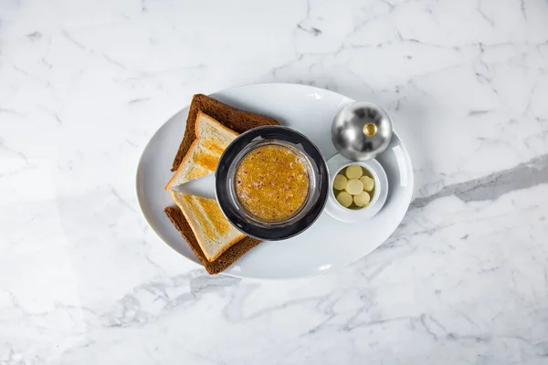 Pike Caviar Glass Bowl Bowl Metal Vase Ice Nearby Toasts — Foto Stock