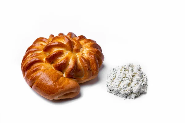 Roll Τυρί Και Άνηθο Ένα Λευκό Πιάτο Γκρο Πλαν Γέμισμα — Φωτογραφία Αρχείου