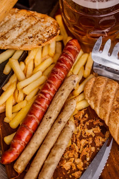 Hot Dog Americano Con Salsiccia Manzo Tre Salsicce Tacchino Patatine — Foto Stock