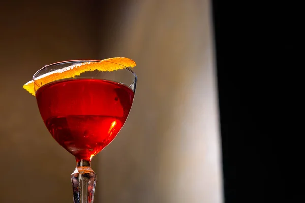 Cocktail Orange Peel Glass Standing Table — Photo