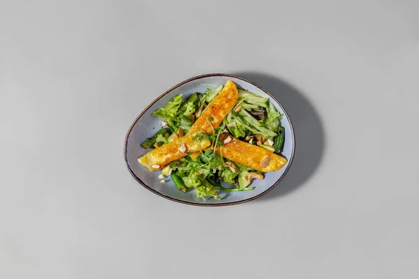 Karışık Salata Fındık Kabak Tohumu Bezelye Filizi Ile Kızartılmış Tofu — Stok fotoğraf