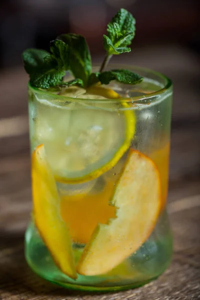 Cocktail Ice Mint Apples Lemon Glass Wooden Table — Stockfoto