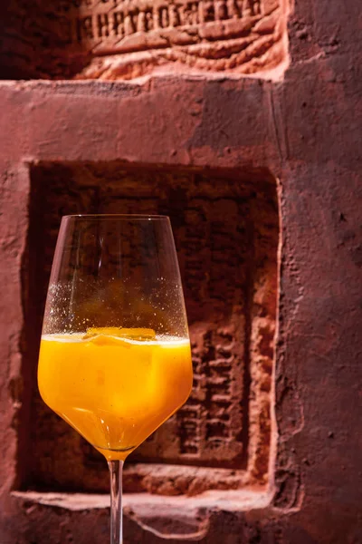 Cocktail Orange Juice Glass Standing Table Background Brick Wall — стоковое фото