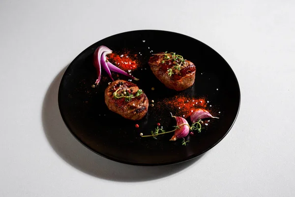Fried Beef Meat Peppercorns Onions Paprika Salt Thyme Garlic Plate — Stok fotoğraf