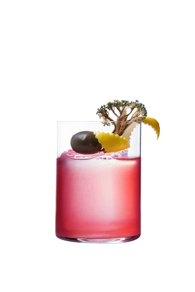 Cocktail Met Ijs Citroenschil Olijf Een Glas Een Witte Achtergrond — Stockfoto