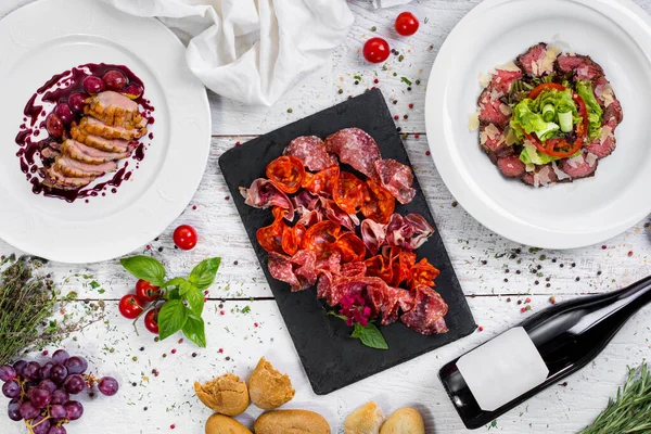 White Table Rosemary Tomatoes Bread Grapes Thyme Peppercorns Salt Two — Foto Stock