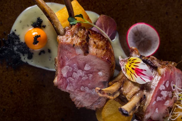 Rack Lamb Medium Rare Sliced Portions Coarse Salt Passionfruit Sauce — Stockfoto