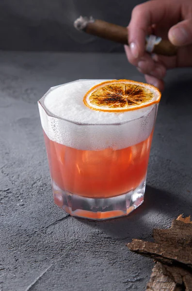 Ein Cocktail Aus Eis Orange Und Schaum Einem Glas Das — Stockfoto