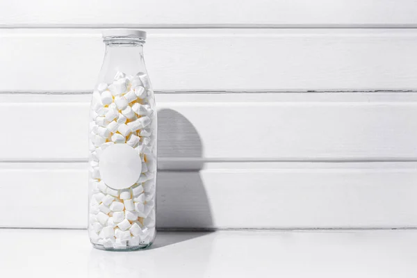 Transparent Jar Marshmallows White Table White Wooden Background — 스톡 사진