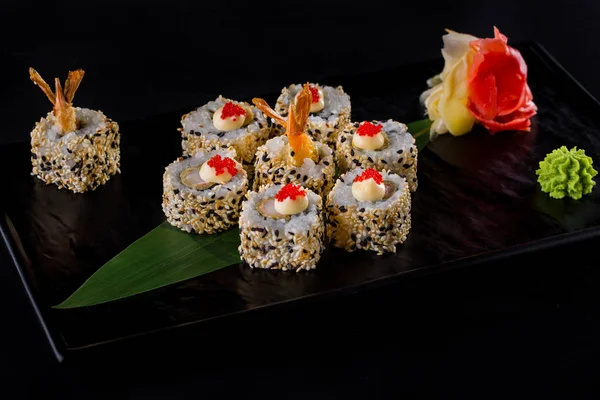 Rolls Shrimp Sesame Seeds Nori Cucumber Tobiko Caviar Mayonnaise Plate — Foto Stock