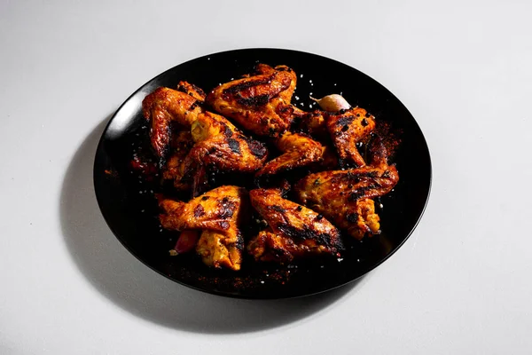 Fried Chicken Wings Peppercorns Paprika Salt Garlic Plate White Background — 图库照片