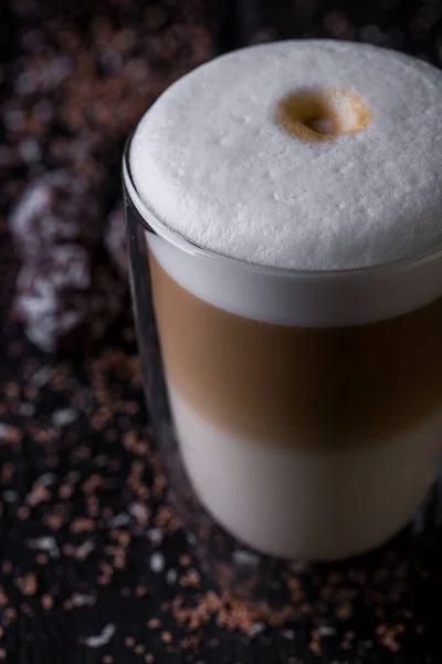 Latte Com Espuma Copo Vidro Transparente Com Fundo Duplo Bebida — Fotografia de Stock