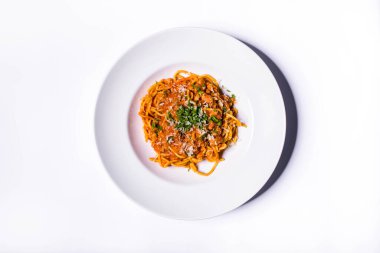 Peynirli makarna, maydanoz ve domates yahnisi.