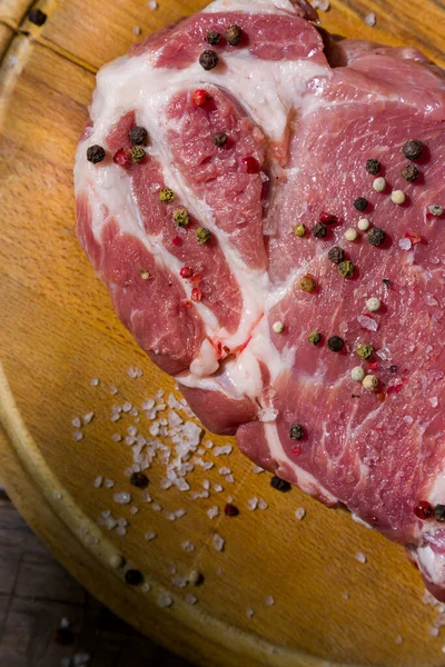 Raw Beef Meat Salt Peppercorns Wooden Board Wooden Table Vertical — Stock Photo, Image