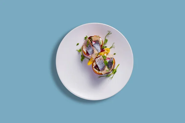 Sandwiches Herring Bell Pepper Pea Sprouts Plate Blue Background — Fotografia de Stock