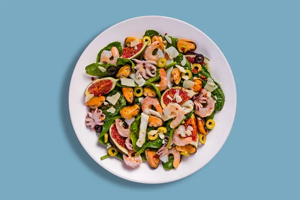 Salad Shrimps Squid Rings Mussels Octopus Cheese Olives Spinach Figs — Stock Photo, Image