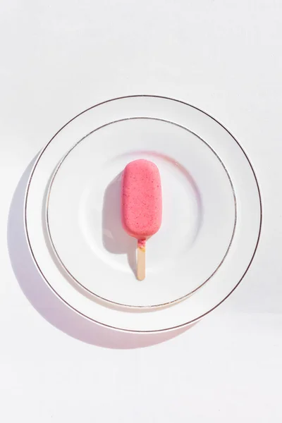 Ice Cream Ice Cream Strawberry Glaze Wooden Stick Ice Cream — Fotografia de Stock