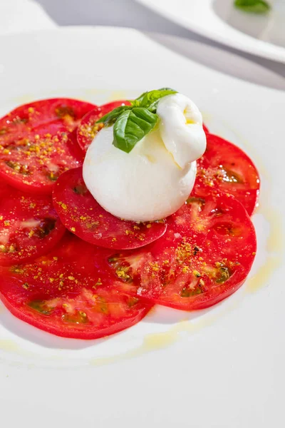Buffalo Mozzarella Lies Top Tomato Carpaccio Pesto Sauce Food Lies — 图库照片