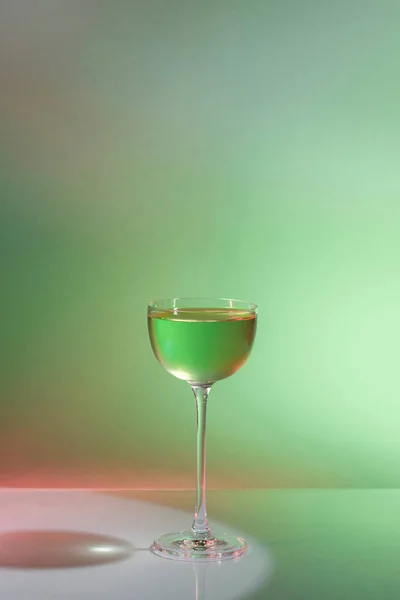 Gin Cocktail Matrix Gin Based Cocktail Green Color Poured Vermouth — стоковое фото