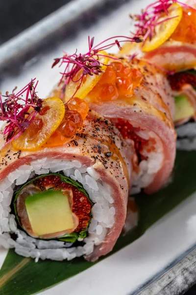 Sushi Sirloin Tuna Baked Burner Top Each Piece Red Caviar — Foto Stock