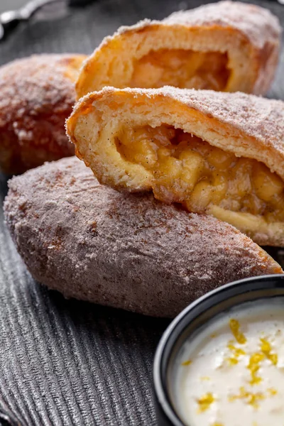 Tender Airy Pastry Patties Fried Butter Apple Cinnamon Filling Pies — Stockfoto