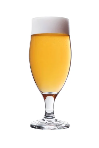 白い背景の上のガラスの軽いビール — ストック写真