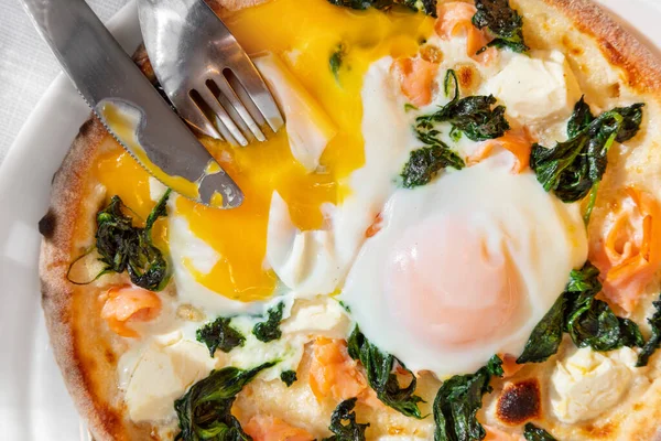 Pizza Fried Egg Shrimps Cheese Spinach Plate White Table Cutlery — Stok fotoğraf