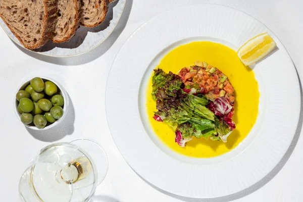 Salmon Fillet Tartare Cut Small Cubes Avocado Cubes Tomato Cubes — Fotografia de Stock