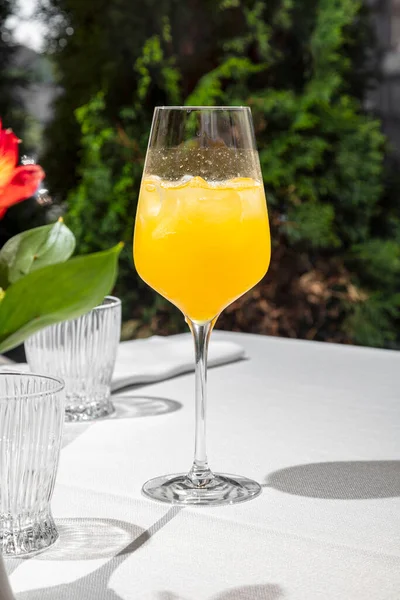 Aperol Spritz Cocktail Table White Tablecloth Glass High Long Leg — Fotografia de Stock