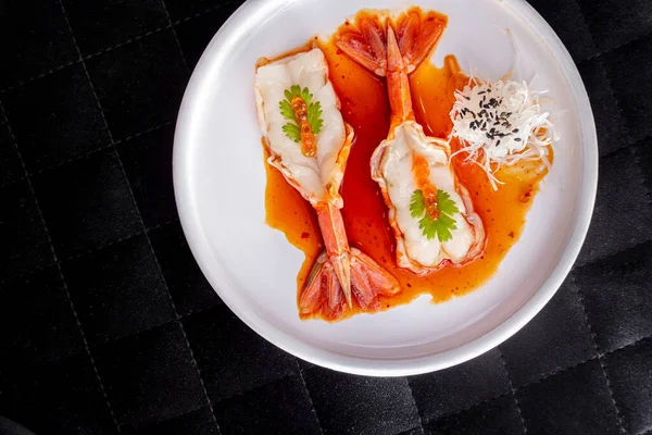 Cut Boiled Shrimp Cabbage Sesame Seeds Salmon Caviar Parsley Sauce — Stockfoto