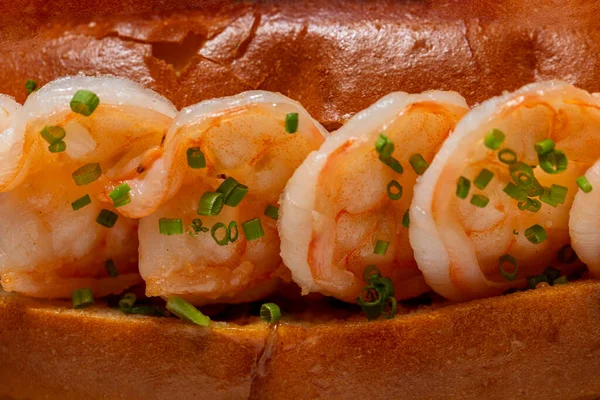 Hot Dog Bun Shrimp Arugula Finely Chopped Onion Tartar Sauce — стоковое фото