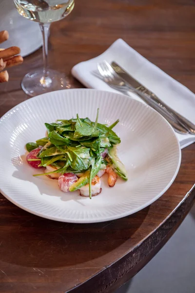 Shrimp Salad Sauce Basil Radish Plate Wooden Table Cutlery Glass — Zdjęcie stockowe