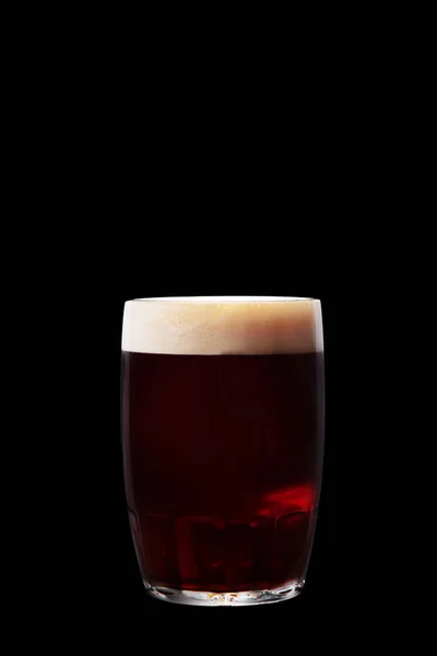 黒を基調としたガラスの中のダークビール — ストック写真