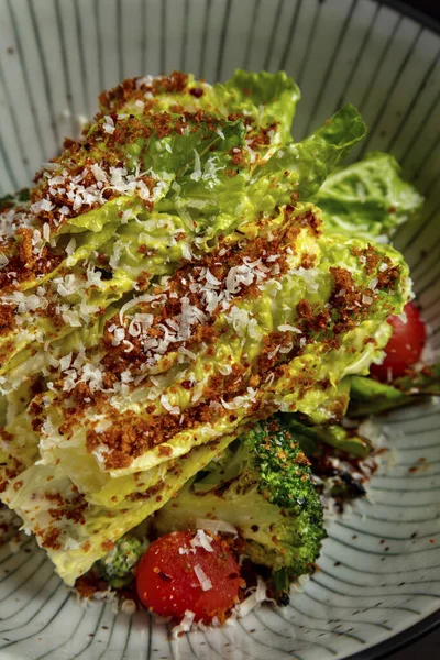 Salad Broccoli Parmesan Lettuce Tomatoes Yuzo Tobiko Sauce Plate Table — Zdjęcie stockowe