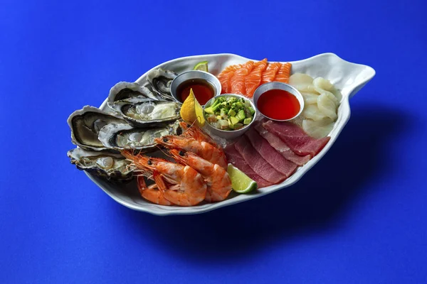 Sashimi Assorted Tuna Salmon Scallop Oysters Boiled Shrimp Sashimi Lie — Fotografie, imagine de stoc