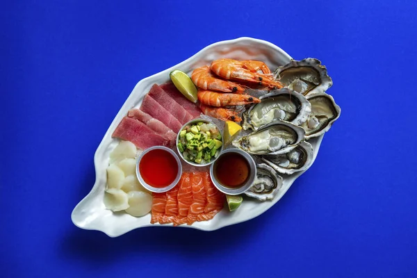 Sashimi Assorted Tuna Salmon Scallop Oysters Boiled Shrimp Sashimi Lie — Foto de Stock