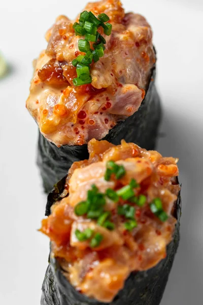 Two Gunkans Stuffed Rice Wrapped Nori Tuna Tartare Top Nunkans — Stock Fotó