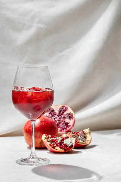 Pomegranate Spritz Cocktail Tall Glass Goblet Ice Cubes Pomegranate Nearby — Stockfoto