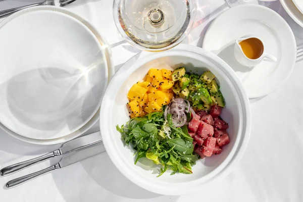 Salad Fresh Tuna Avocado Herbs Mango Light Ceramic Plate White — Stockfoto