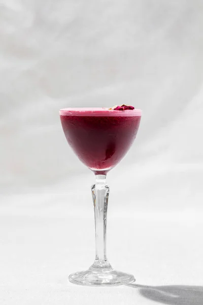 Vermouth Raspberry Foam Rosebuds Drink Glass High Stem Stands Light — 스톡 사진