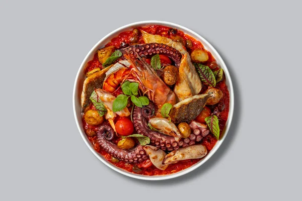 Gegrilde Octopus Baars Inktvis Garnalen Champignons Tomaten Liggen Bovenop Tomatenpuree — Stockfoto