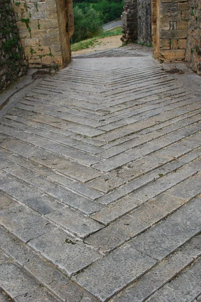 Ortaçağ yolu ve kapıları