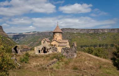 Manastır de Hnevank, Ermenistan, 7 yüzyılda kuruldu..