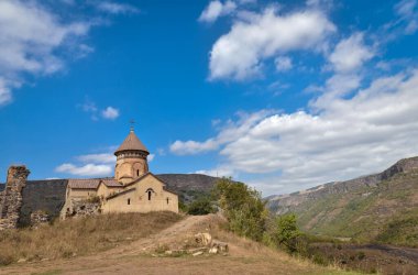 Manastır de Hnevank, Ermenistan, 7 yüzyılda kuruldu..