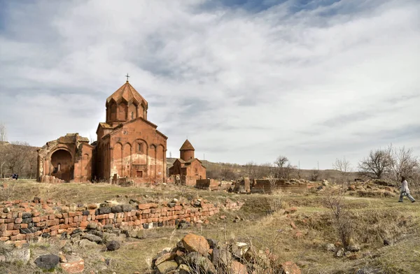Ermenistan Marmashen Manastırı. X-XIII yüzyıllarında yapılmış. Ortaçağ Ermeni Marmaşen Manastırı kompleksi. Ermenistan 'ı gezmek. Ermenistan 'ın panoramik manzara gezisi kompleksi yıkıldı. 