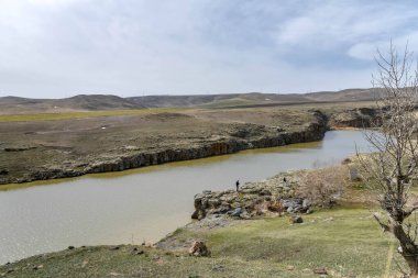 Antik Ermeni kenti Ani 'nin kalıntıları Akhuryan (Arpachay) nehri vadisi ile