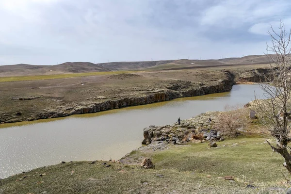 Antik Ermeni kenti Ani 'nin kalıntıları Akhuryan (Arpachay) nehri vadisi ile