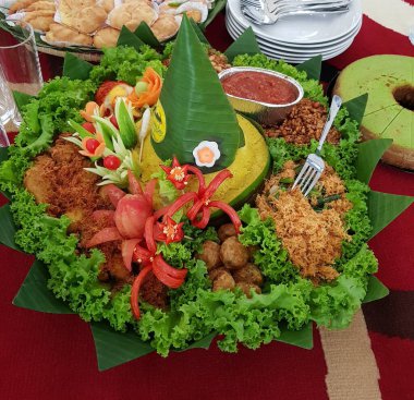 et ve sebzeli salata