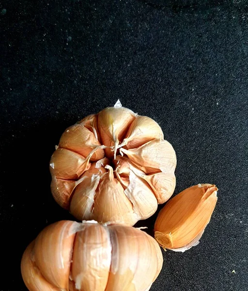 Knoflook Een Zwarte Achtergrond — Stockfoto